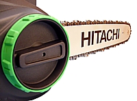 Motosega elettrica Hitachi dotata di tendicatena rapido per un migliore uso della stessa durante le fasi di taglio di legno polveroso o difficile.